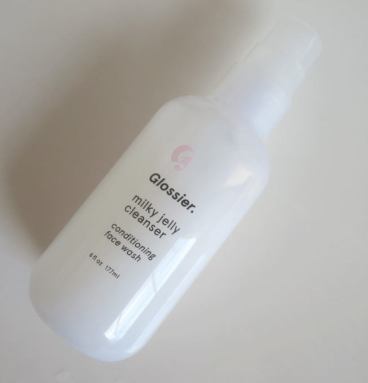 Glossier-Milky-Jelly-Cleanser-Conditioning-Face-Wash-Review